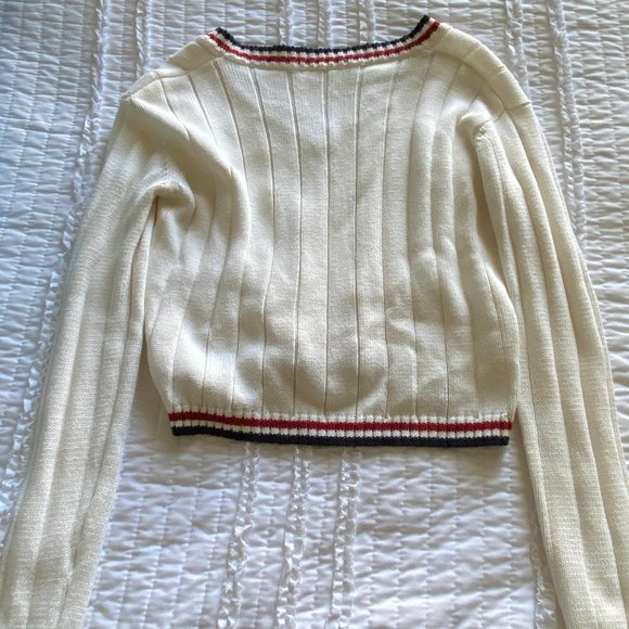 Brandy Melville Nicole Sweater - Picture 6 of 7